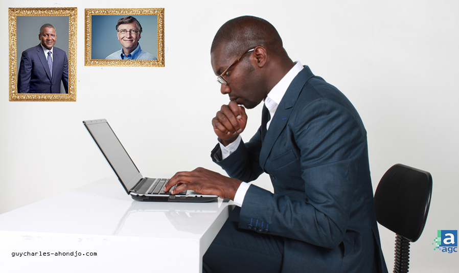 homme-noir-assis-devant-ordinateur-portable